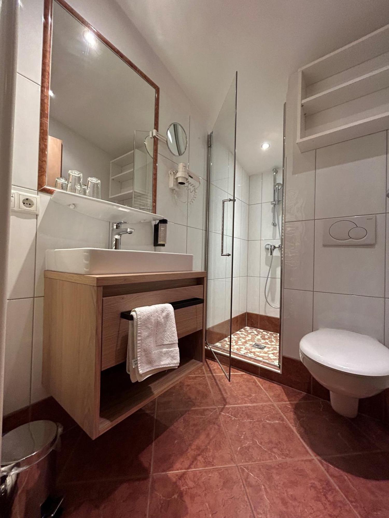 Harmls Aparthotel 3*